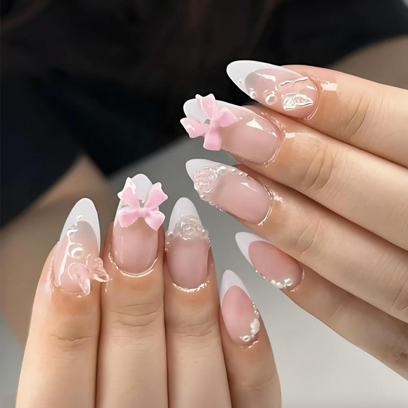 Kunstnagelset mit eleganten 3D-Blüten und trendigen Spitzen Brehn