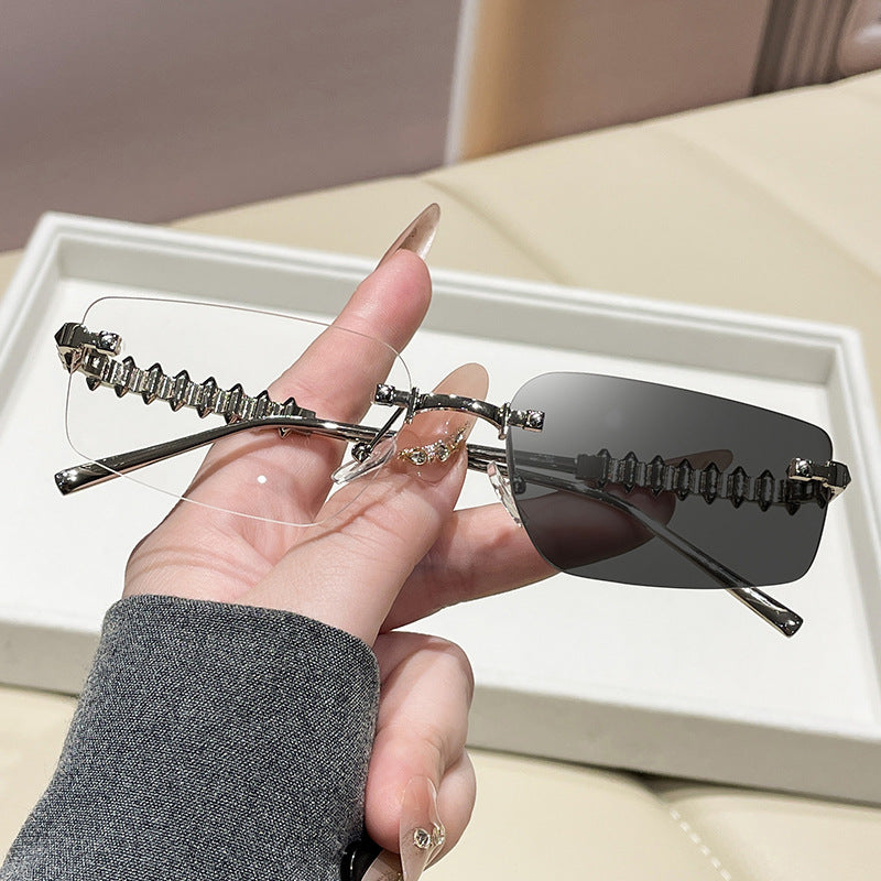 Damen modische rechteckige Brille mit extravaganten Akzenten Brehn