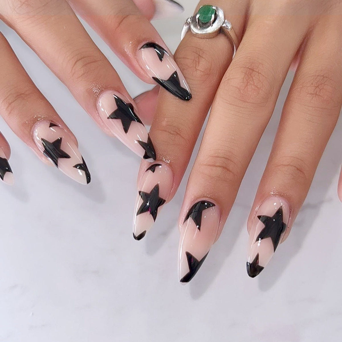 Kreative Nagelspitzen mit Sternen-Motiv Brehn