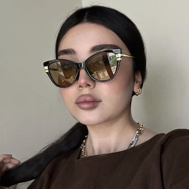 Damen Cat-Eye Sonnenbrille mit elegantem Kunststoffrahmen und goldenen Akzenten Brehn