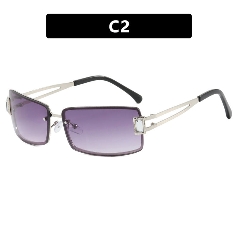 Damen stilvolle Sonnenbrille mit eleganten trapezförmigen Gläsern und filigranem Metallrahmen Brehn