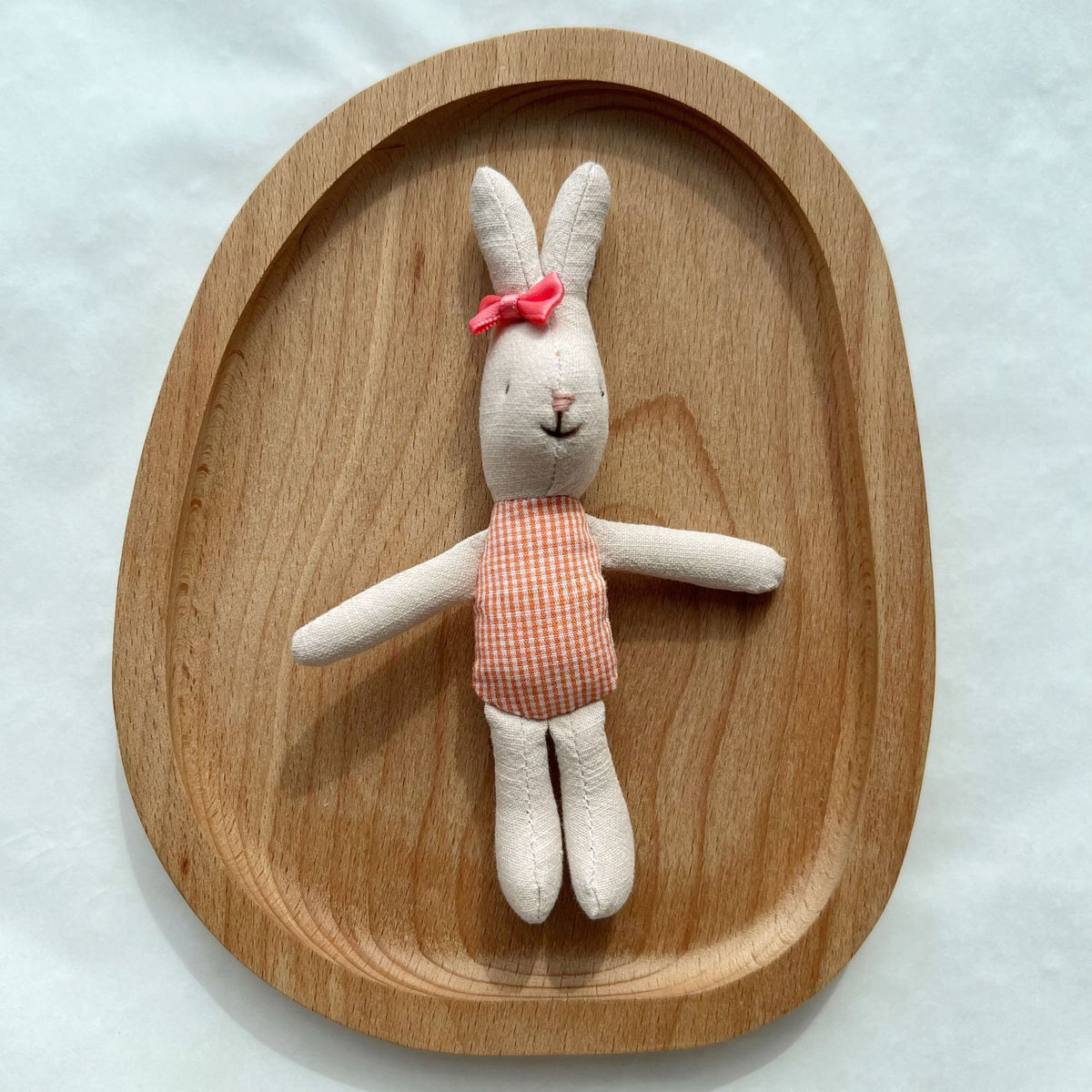 Miniatur Leinen Kaninchen Komforter Plüsch mit Gingham-Taschenkleid und Ripsband-Schleife