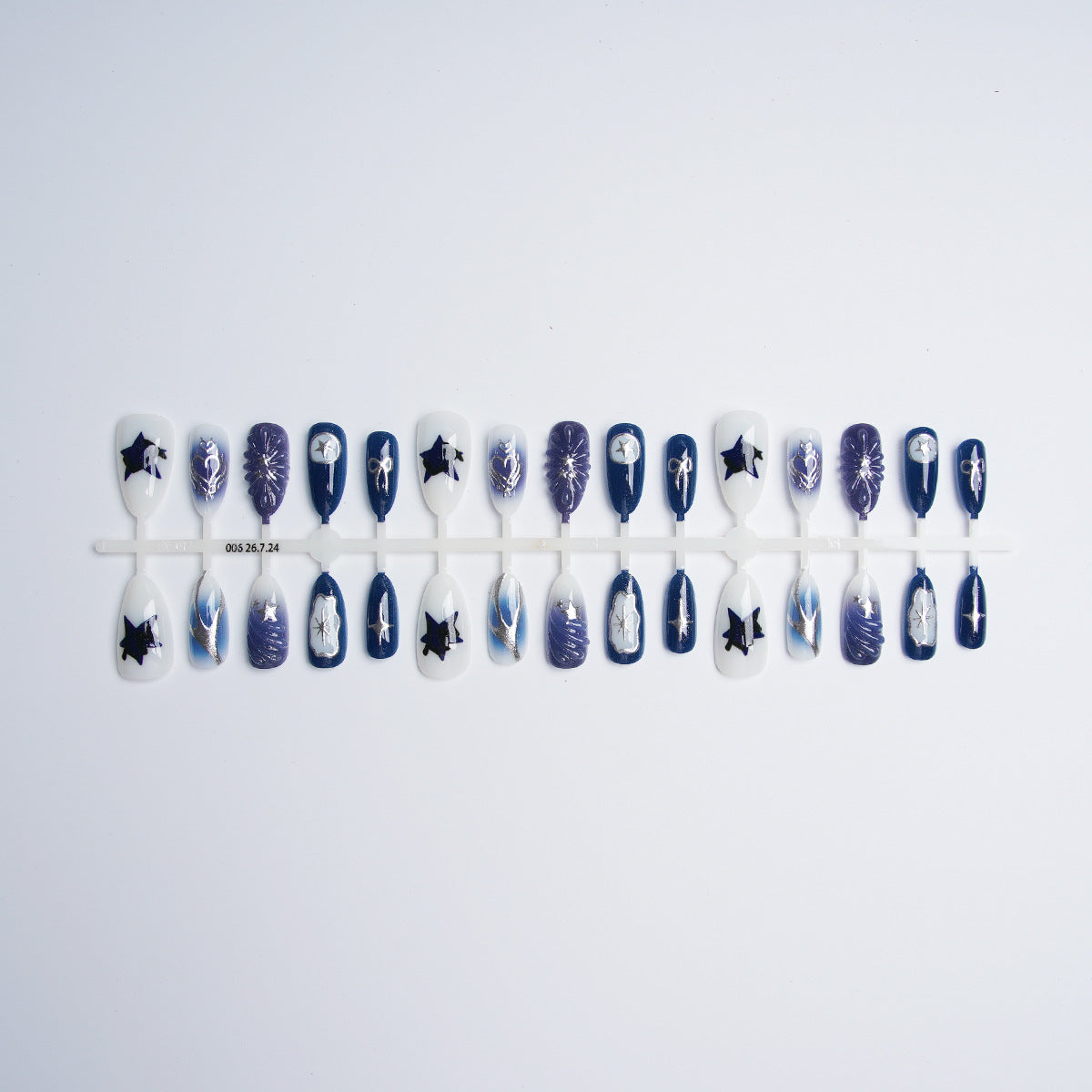 Kunstnagelset mit stilvollen Designs Brehn