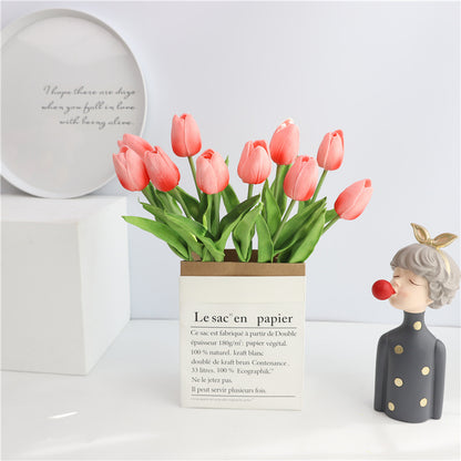 Künstlicher dekorativer Tulpenstrauß