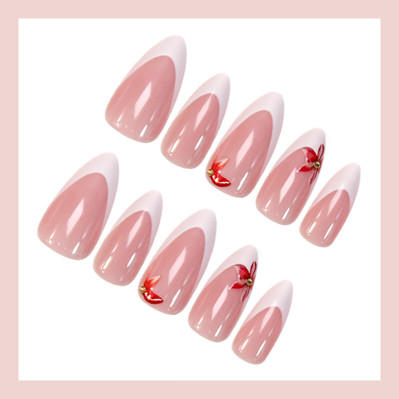 Kunstnagelset mit elegantem französischen Design und charmanten Blumenakzenten Brehn