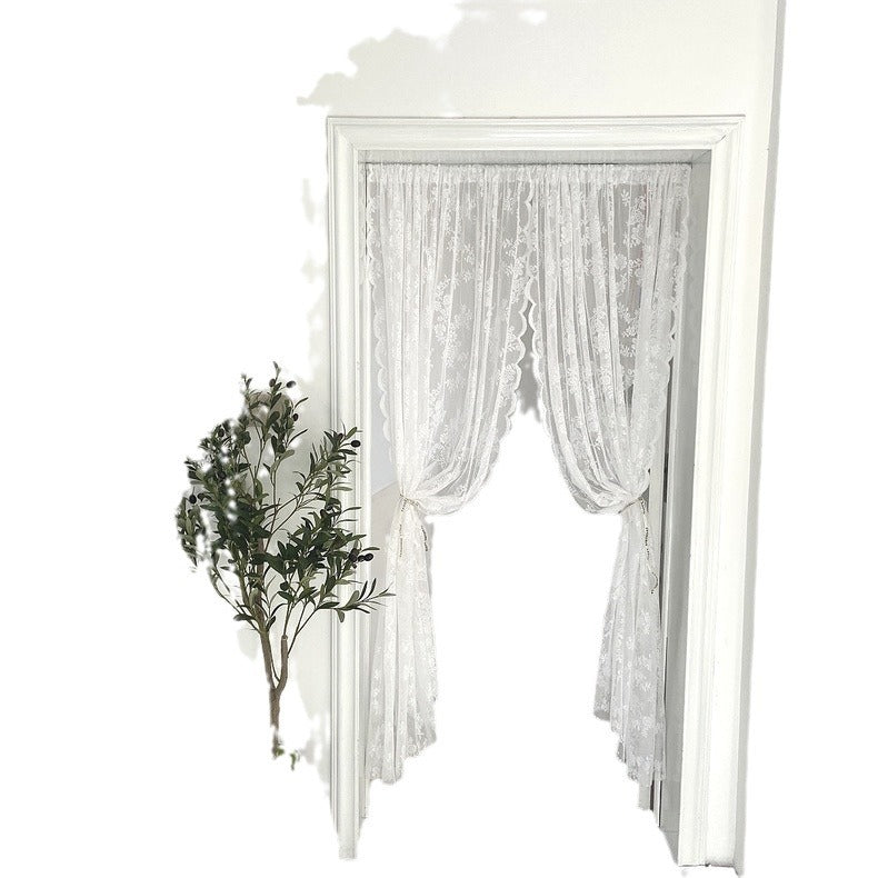 Elegante Spitzenfensterdekoration