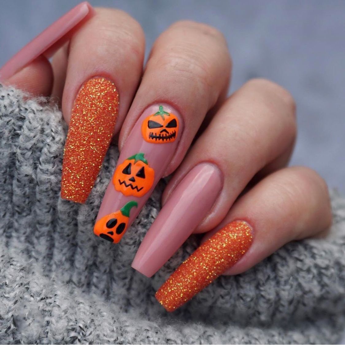 Kunstvolle Nagelkunst mit gruseligen Motiven Brehn