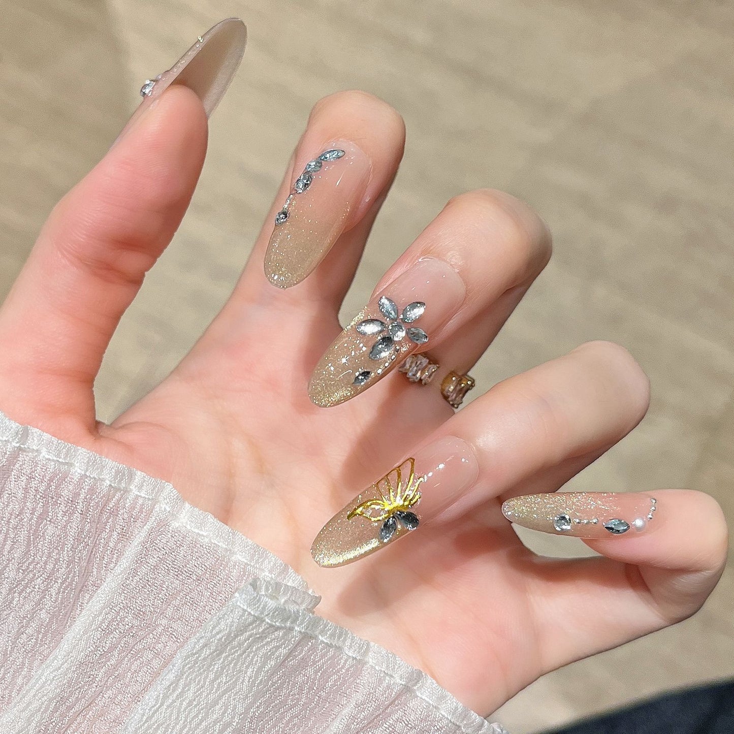 Künstlerische Glitter-Nagelverlängerungen Brehn