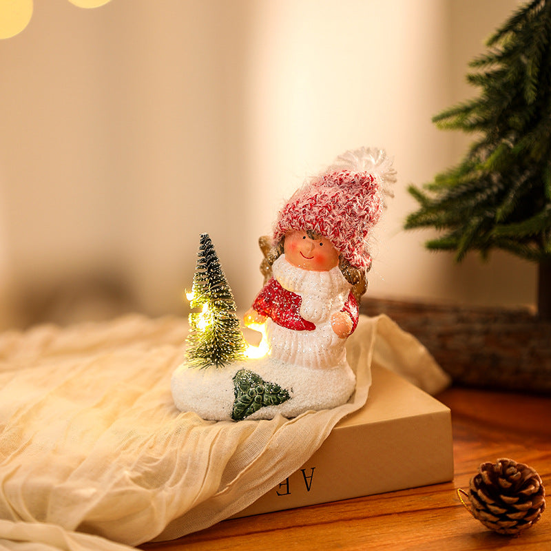 Niedliche Weihnachtsfigur mit Lichterschmuck Brehn