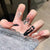 Künstlerisches Stiletto Press-On Nageldesign Brehn