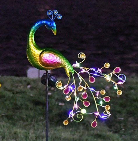 Dekorative Metall-Pfaue-Gartenstecker-Skulptur mit integrierten LED-Feenlichtern und wetterfestem Außenstecker Brehn