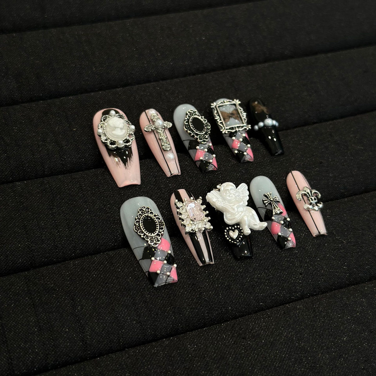 Dekoratives Gothic-Themen Press-On Nail Art Set