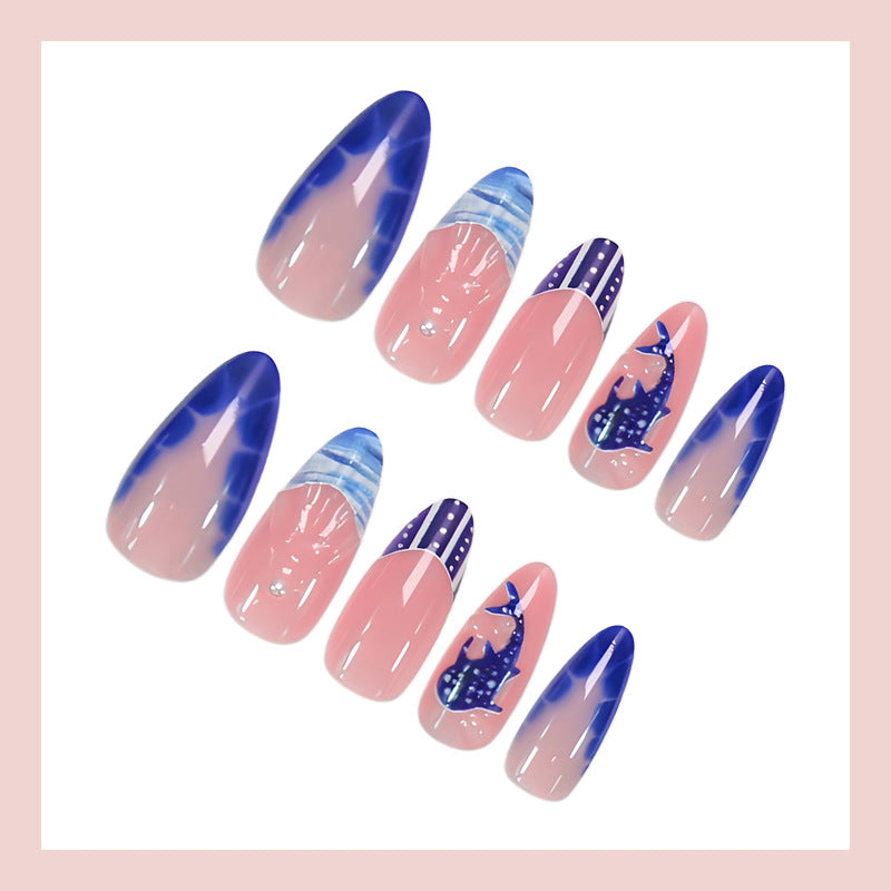 Kunstnagelset mit maritimen Motiven und modernen Designs Brehn