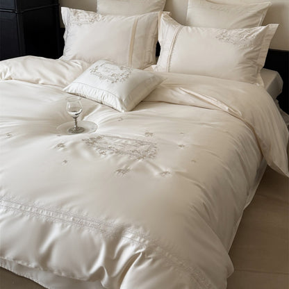 Luxuriöses Satin-Feel gesticktes florales Bettbezugset mit dekorativen Kissenbezügen