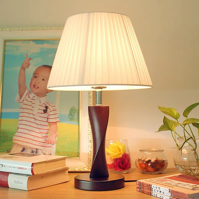 Elegante gedrehte Tischlampe