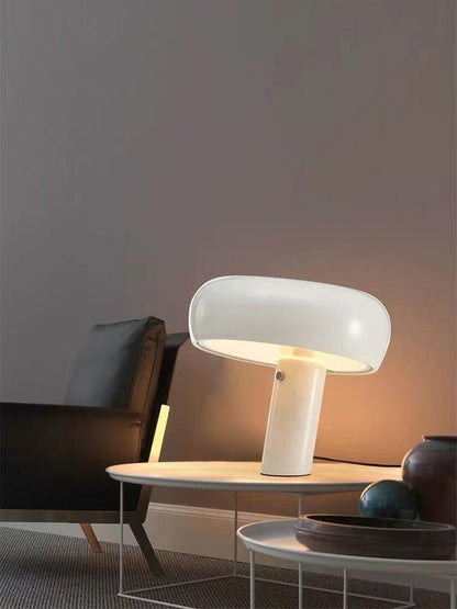 Moderne Tischlampe mit geometrischem Design