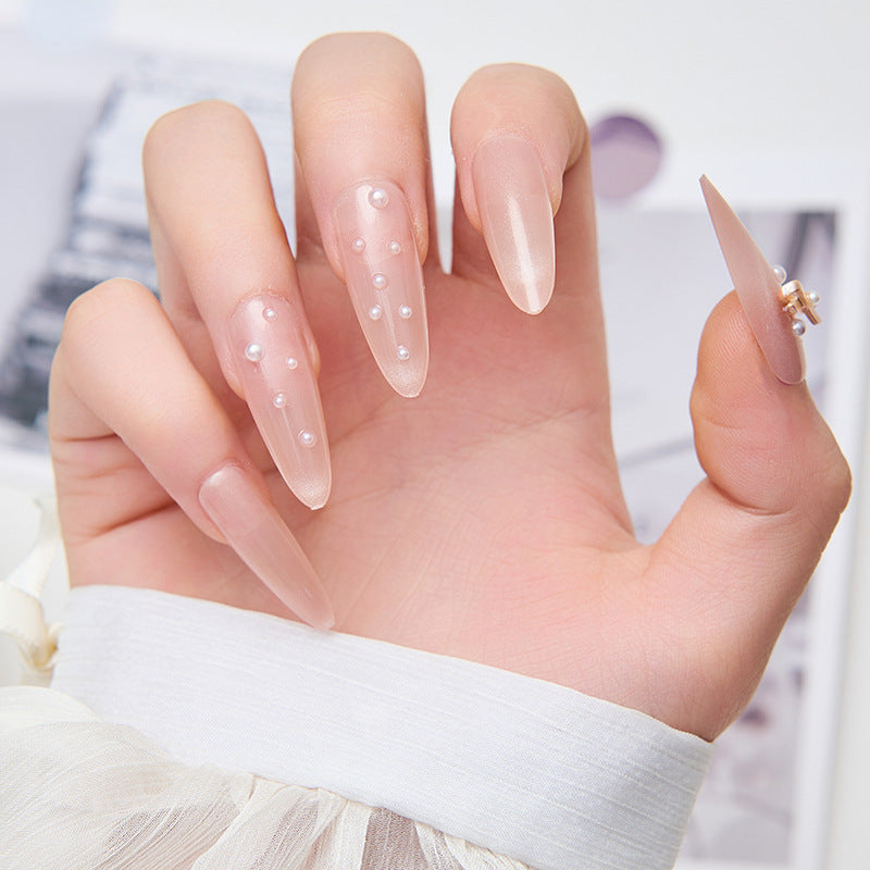 Elegante künstliche Nagelspitzen mit Perlendetails Brehn