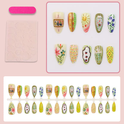 Kunstnagelset mit aufwendigen floralem und buntem Desig Brehn