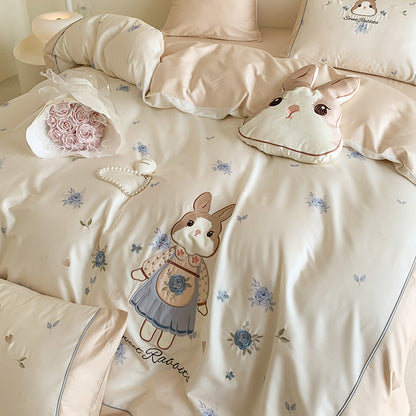 Kinder-Bettwäsche-Set aus Baumwollsatin mit gesticktem Häschenmotiv und zarter Paspel