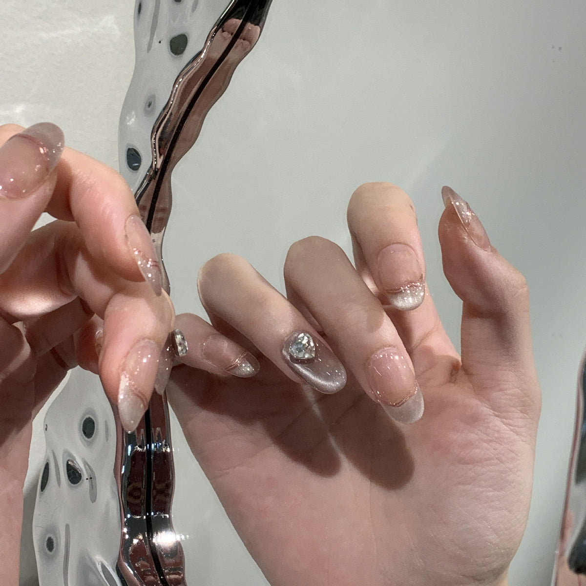 Elegantes Press-On-Nagel-Set mit Juwel-Akzenten Brehn