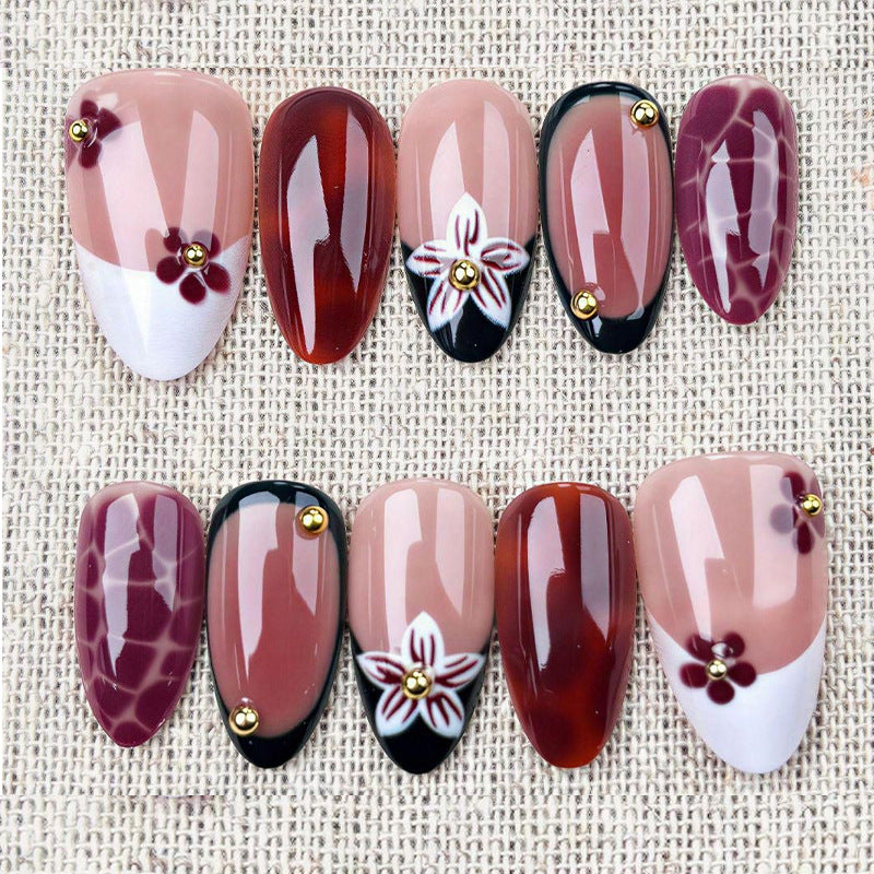 Elegante blumenmuster Druck auf Nagelkunst Brehn