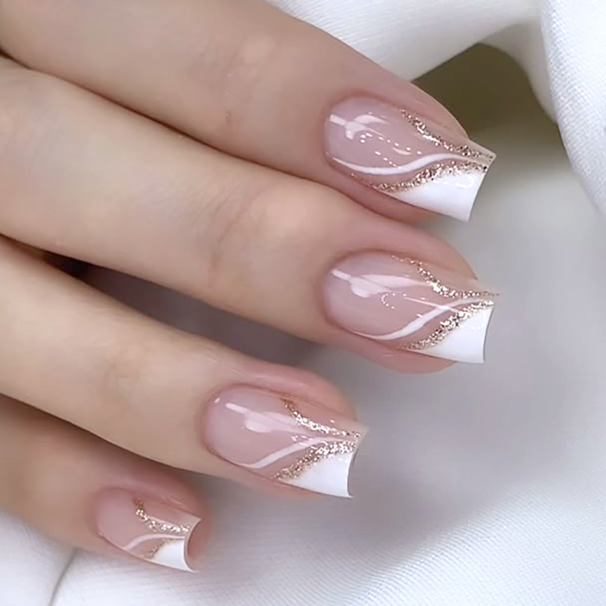 Elegante französische Spitzen-Press-On-Nägel mit Glitzer-Akzenten Brehn