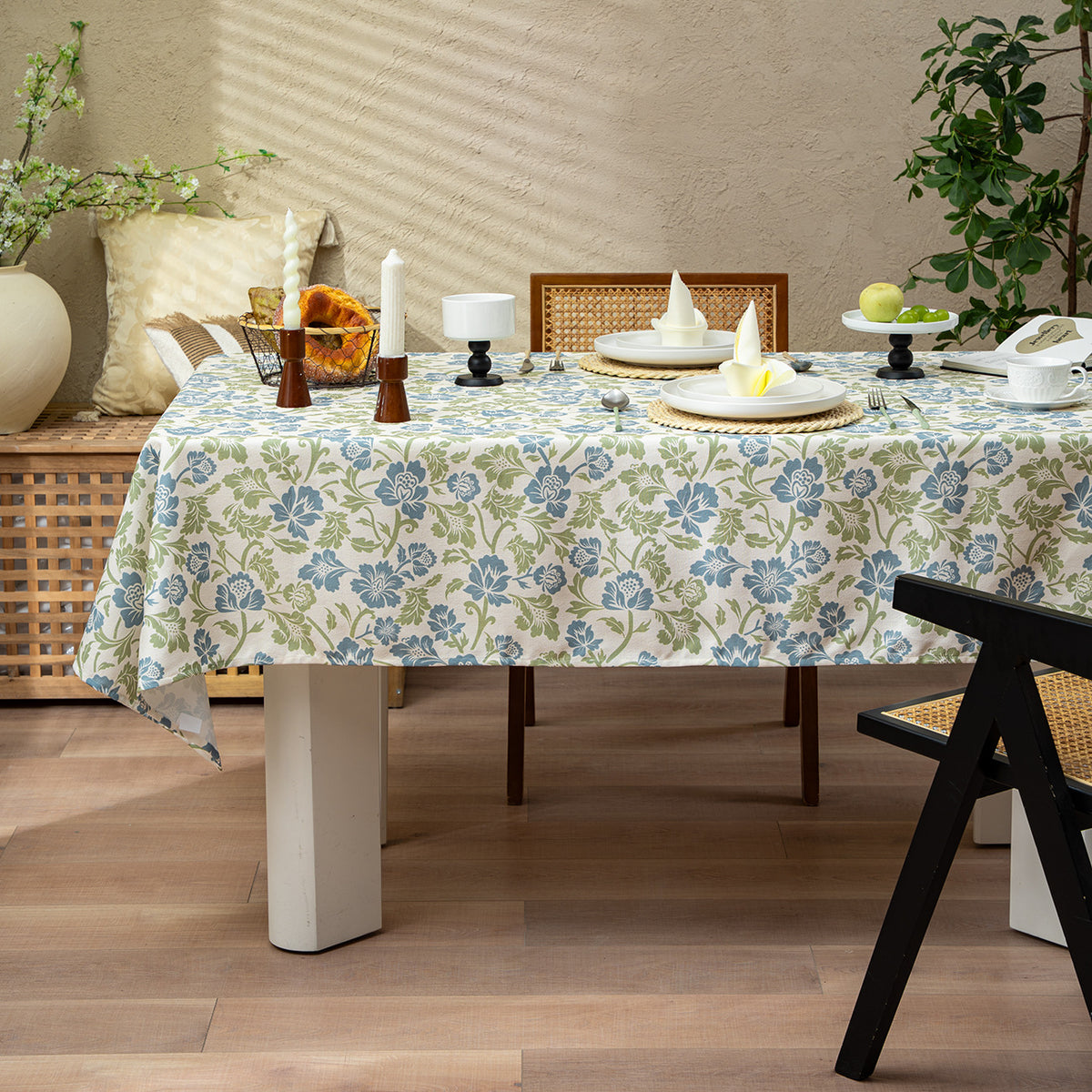 Rechteckige Tischdecke im Landhausstil aus Baumwollmischgewebe mit floralem Allover-Print Brehn