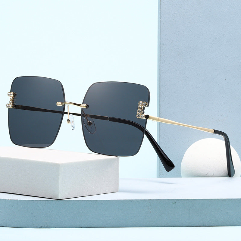 Damen modische quadratische Sonnenbrille mit zarten Designdetails Brehn