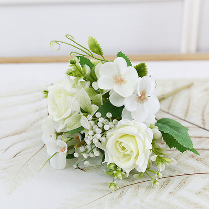 Dekorative Blumenarrangements für die Wohnkultur