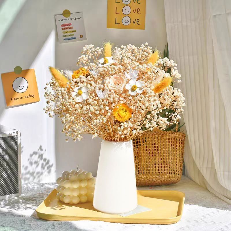 Getrocknete Blumen Dekor Arrangement
