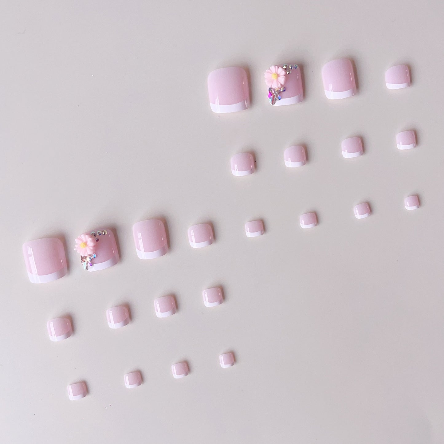 Fußnageldesign mit floralen Akzenten Brehn