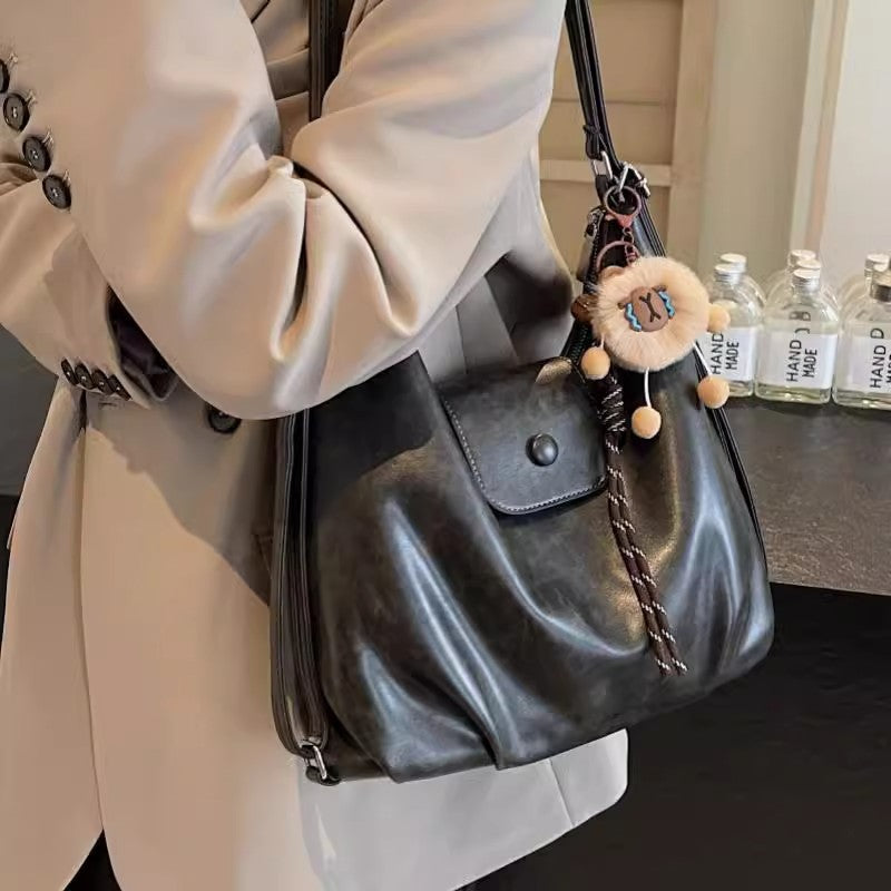 Moderne Schultertasche mit Praktischem Klappenverschluss Brehn