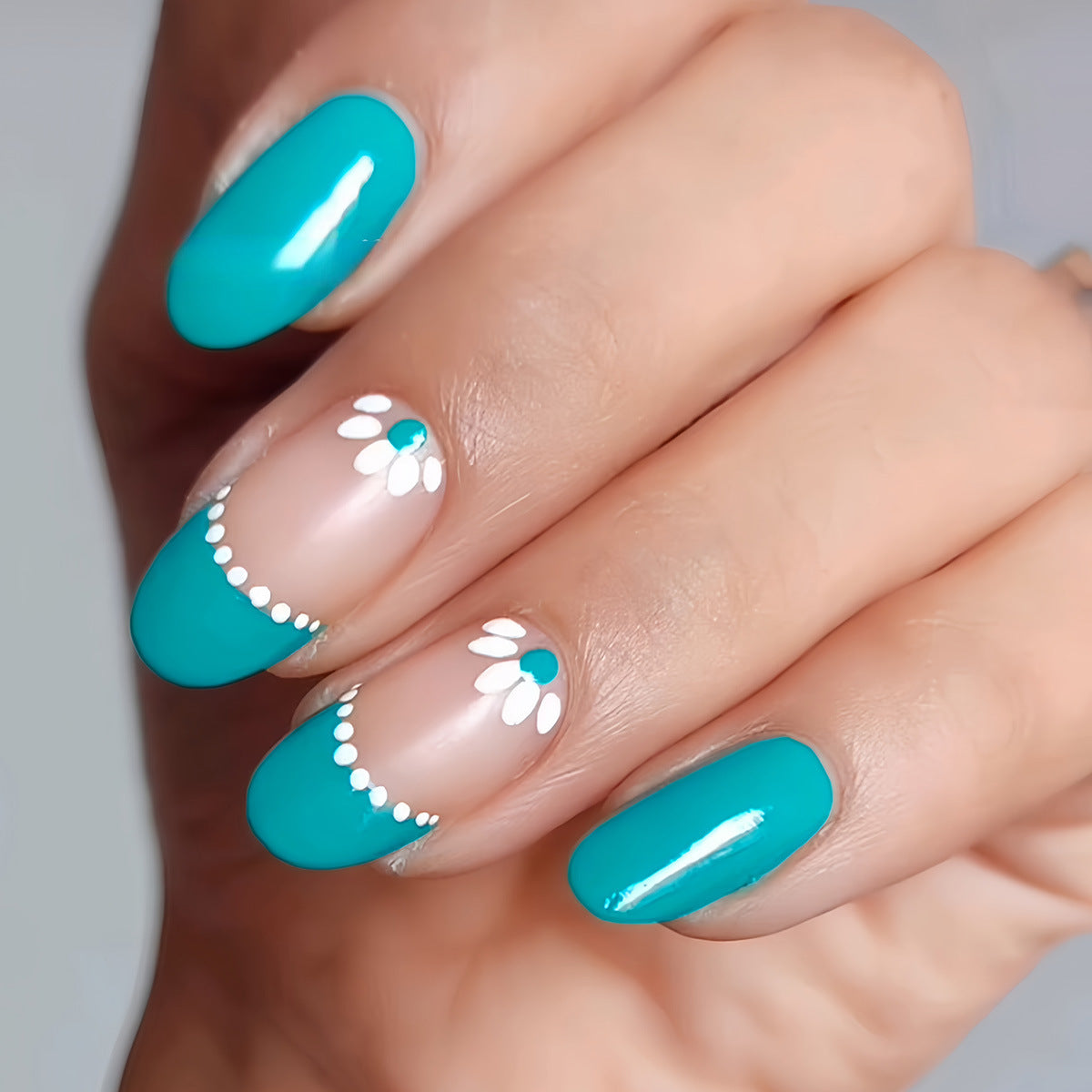 Elegantes florales Akzent-Nagelkunst-Set Brehn