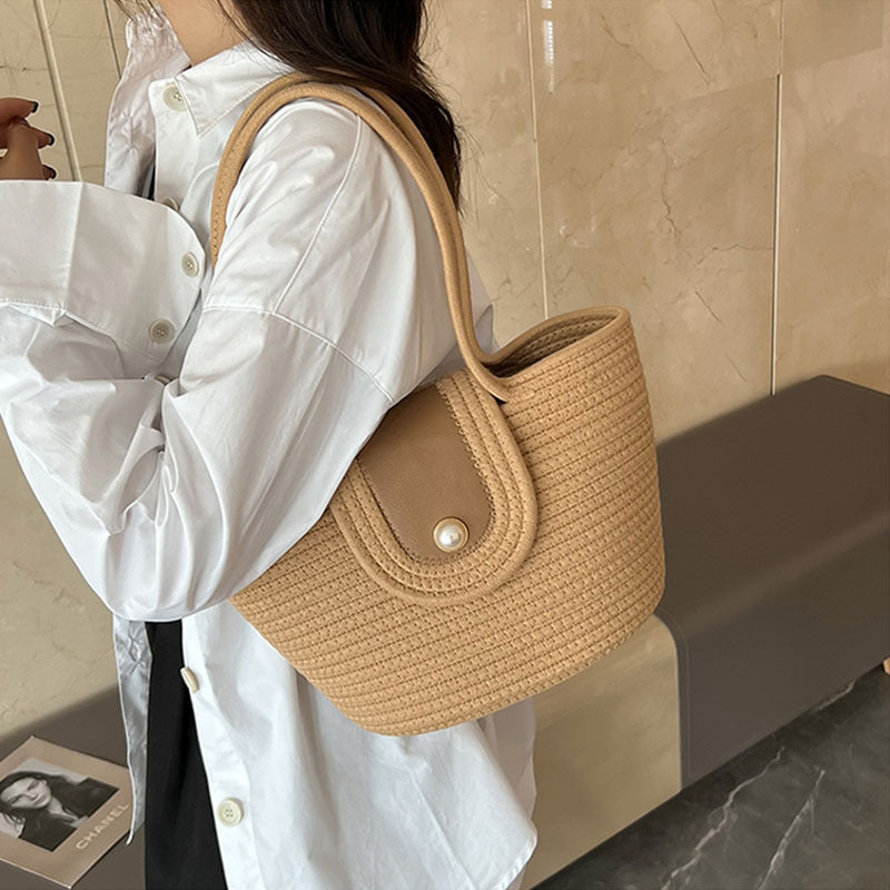 Damen Handtasche aus geflochtenem Naturmaterial mit elegantem Verschluss Brehn
