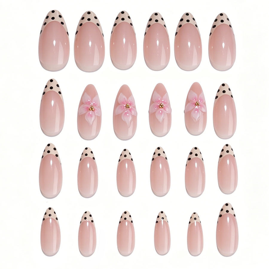 Kunstnagelset mit floralen Akzenten und Punkten Brehn