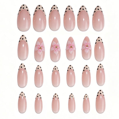 Kunstnagelset mit floralen Akzenten und Punkten Brehn