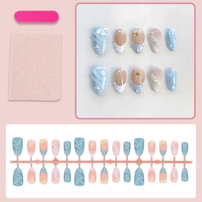 Kunstnagelset mit eleganten Perl- und Glitzervariationen Brehn