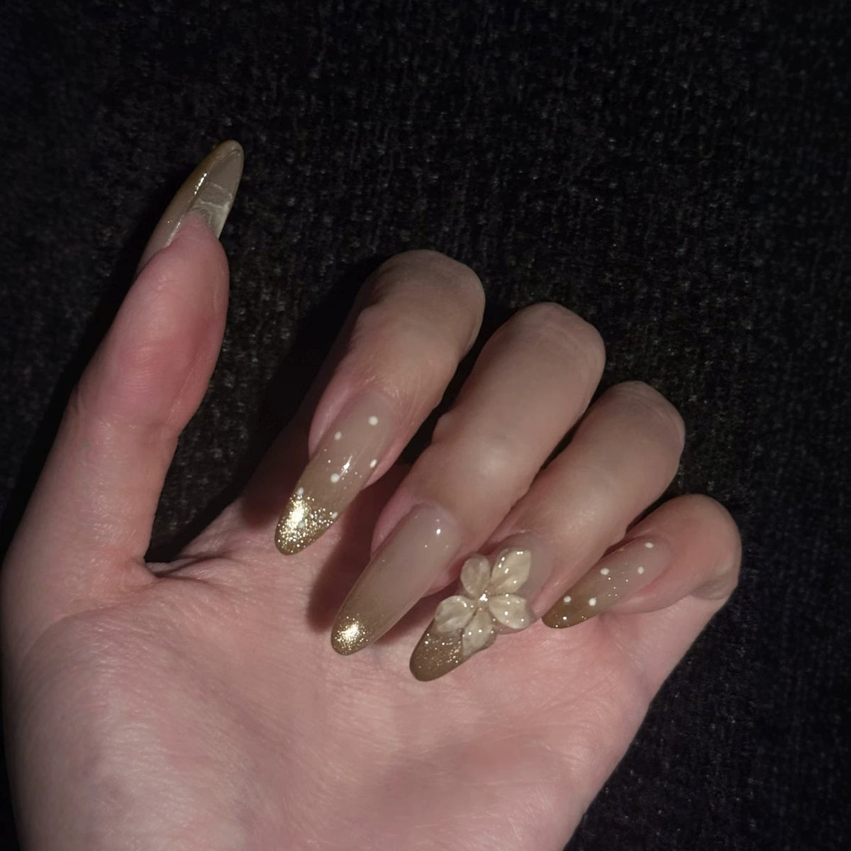 Elegante Blumennagelkunstverlängerungen