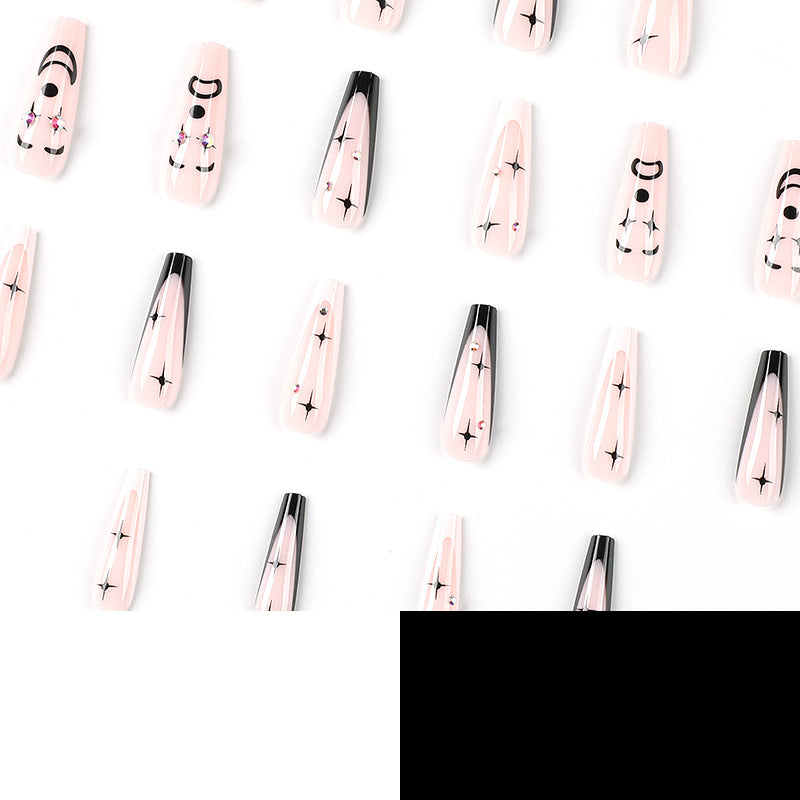 Nagelkunst mit Herz- und Lippenmotiven Brehn