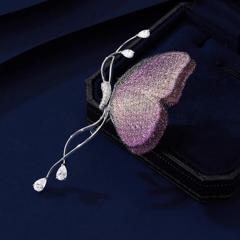 Exquisite Schmetterlingsbrosche mit Funkelnden Kristallen Brehn