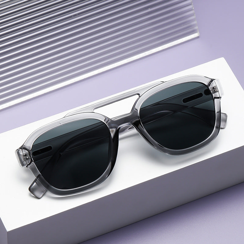 Damen stilvolle Sonnenbrille im modernen Design Brehn