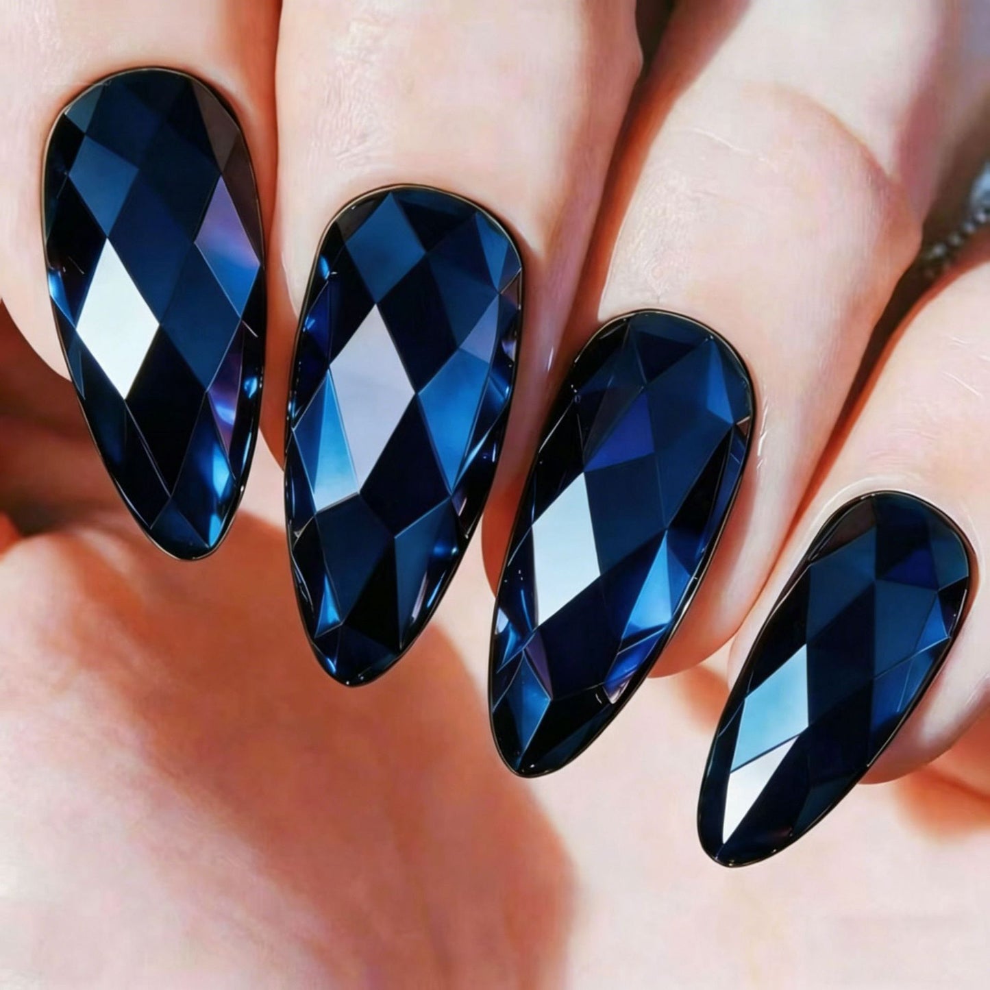 Kunstnägel mit Facettiertem Kristall-Design Brehn