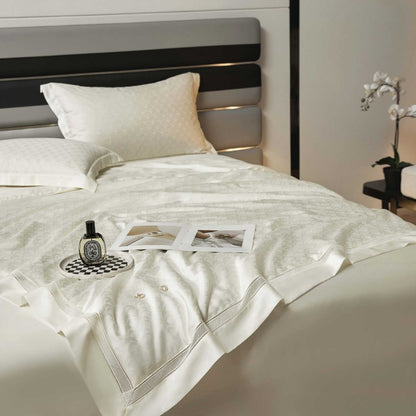 Satin-Duvetbezug-Set mit gewebtem Karo-Jacquard und dekorativer Bordüre