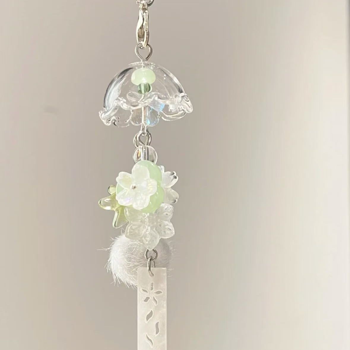 Inspirierender Blumenanhänger Charm Brehn