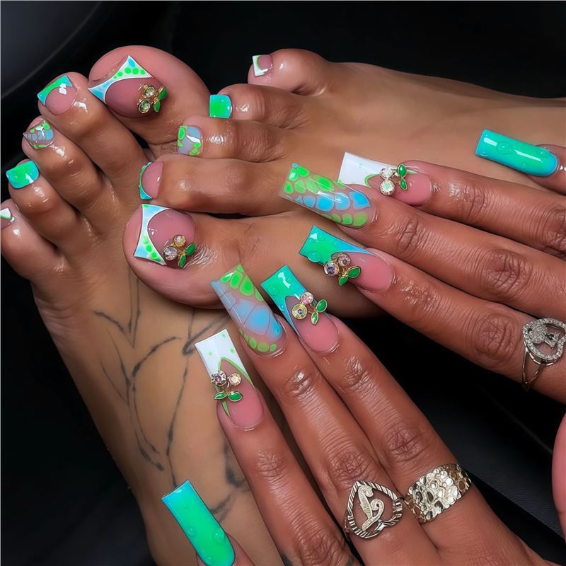 Künstlerische Blumen Press-On Nagelkunst Brehn