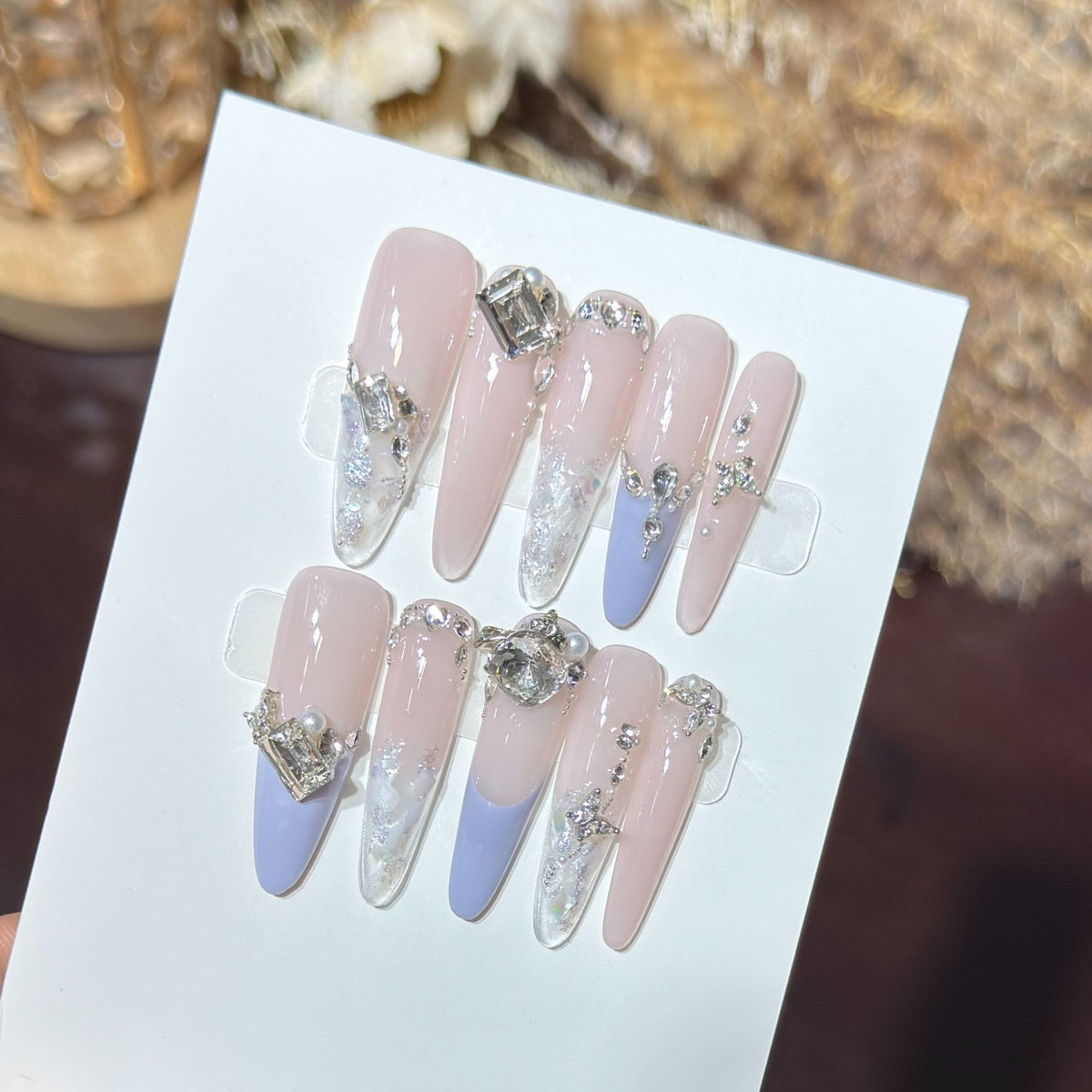 Elegantes Stiletto Presse-Nagelkunst-Set mit Strass-Verzierungen Brehn