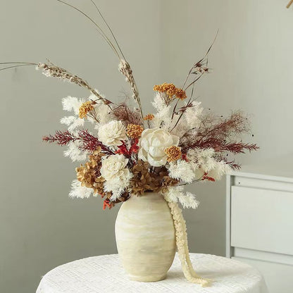 Elegante getrocknete Blumenanordnung