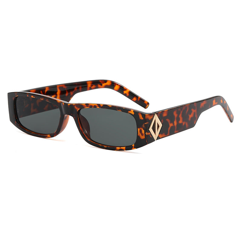 Damen modische rechteckige Sonnenbrille mit stilvollem Metallapplikation Brehn