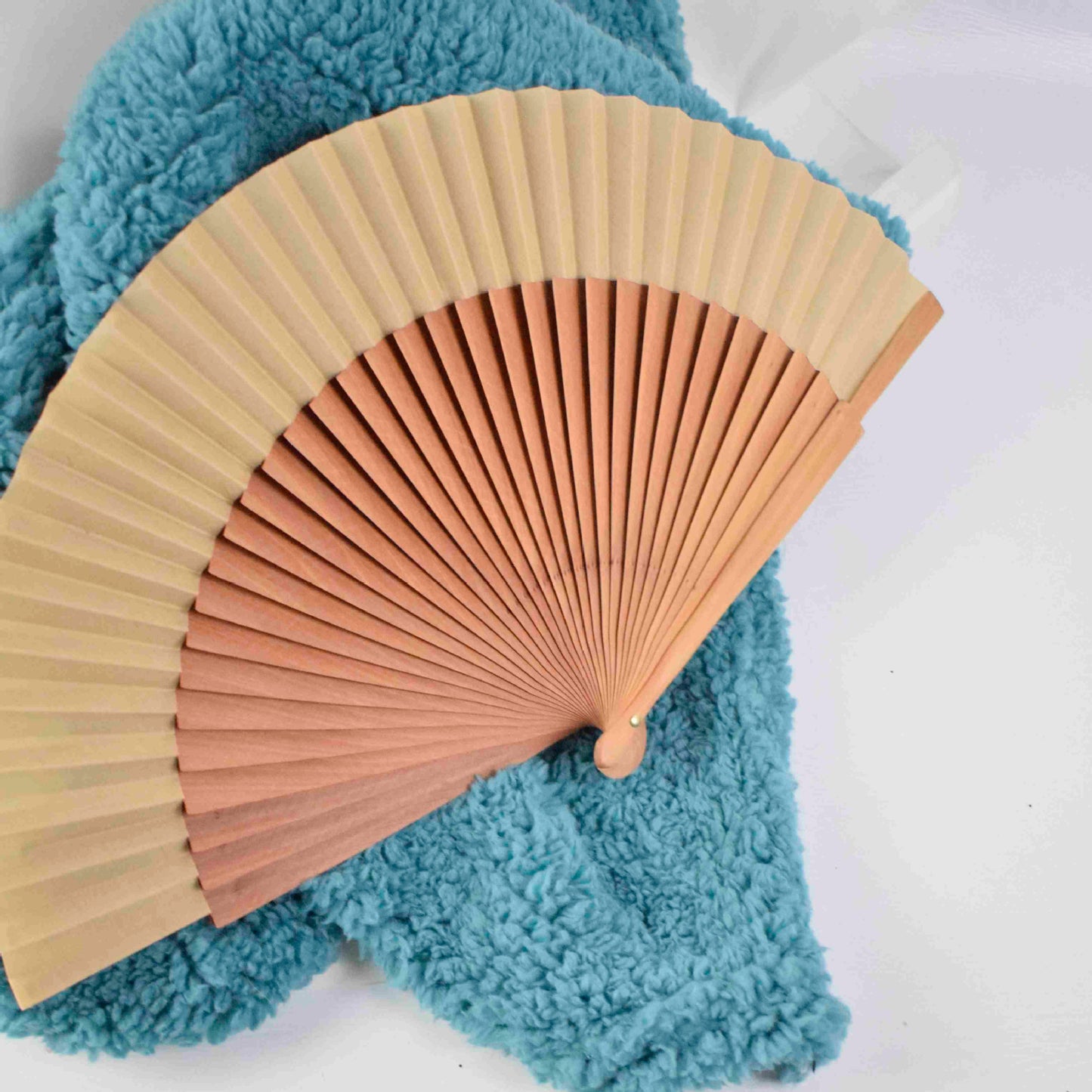 Damen Fächer aus hochwertigem Papier mit stilvollem Holzrahmen Brehn