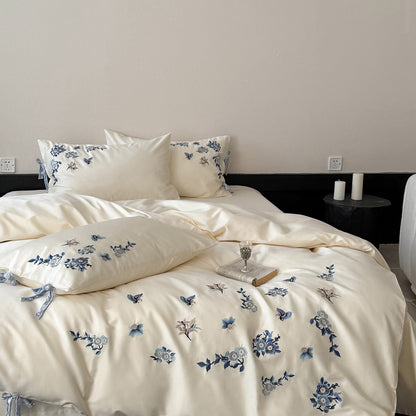 Bestickte Satin-Bettwäsche-Garnitur mit zarten Blumendetails